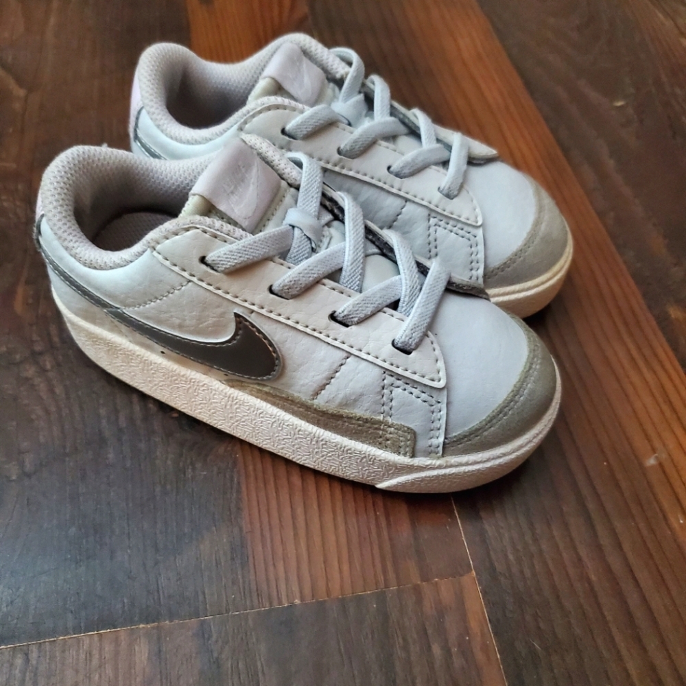 Childrens Nike blazer low 77